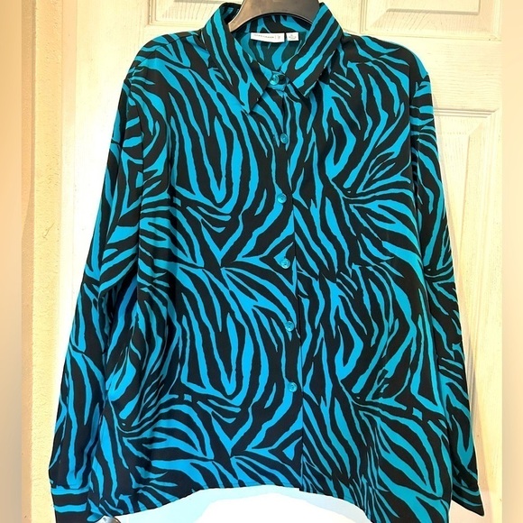 Susan Graver Tops - NWOT Susan Graver Teal/Black Animal Print Blouse